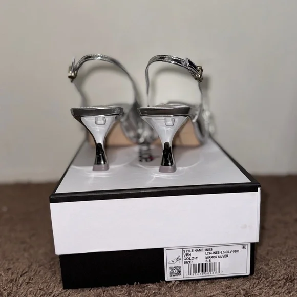 Larroude Ines Silver Women's Pumps size 6.5 - Picture 3 of 7